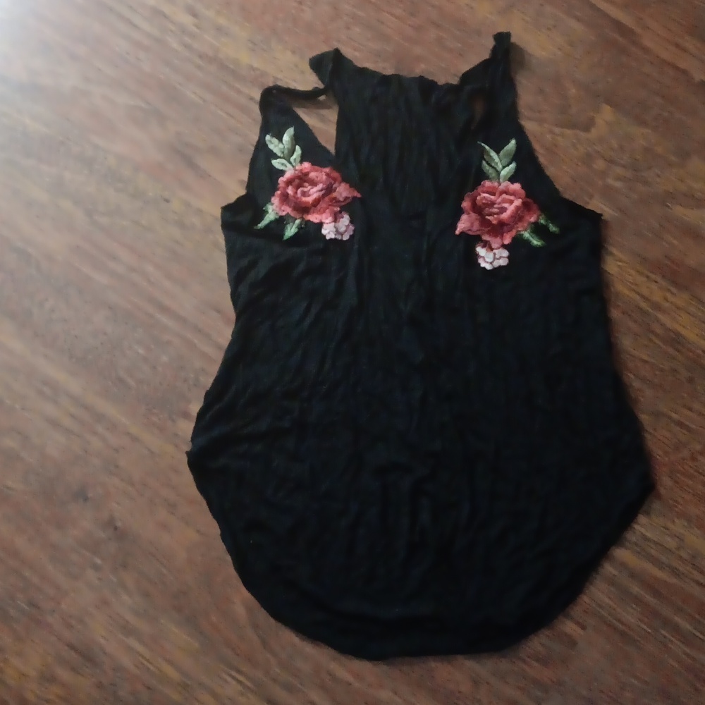 Rose appliqué tank